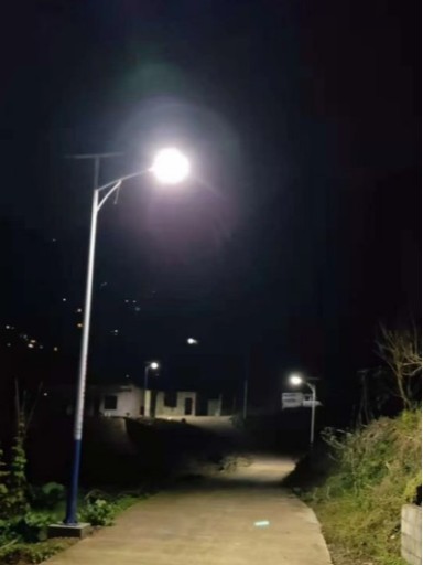 “村道路灯工程”拓宽照亮乡村路