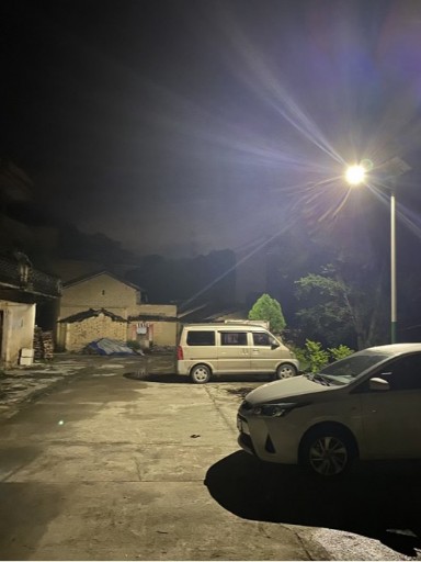 江西省赣州市全南县龙下乡上湖村一盏盏太阳能路灯亮起